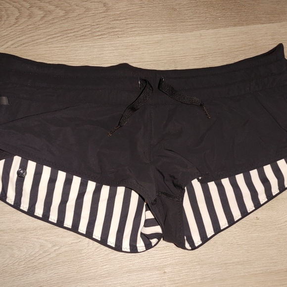 Lulu Shorts - Picture 1 of 2